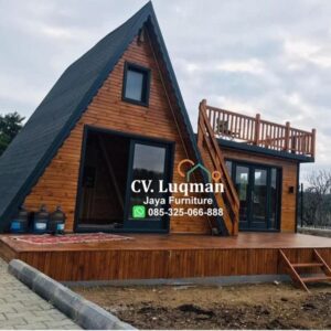 villa Segitiga Kayu Jati Teras Samping