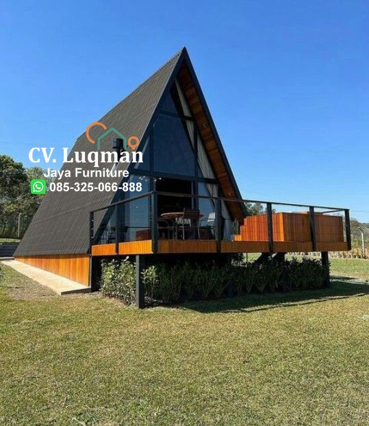 Rumah Kayu Villa Segitiga Teras Depan Minimalis