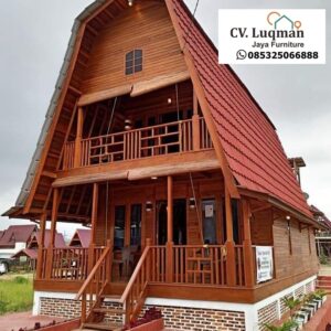 Rumah Kayu Lumbung 2 Lantai Klasik: Desain Atap Pelana Gaya Bungalow