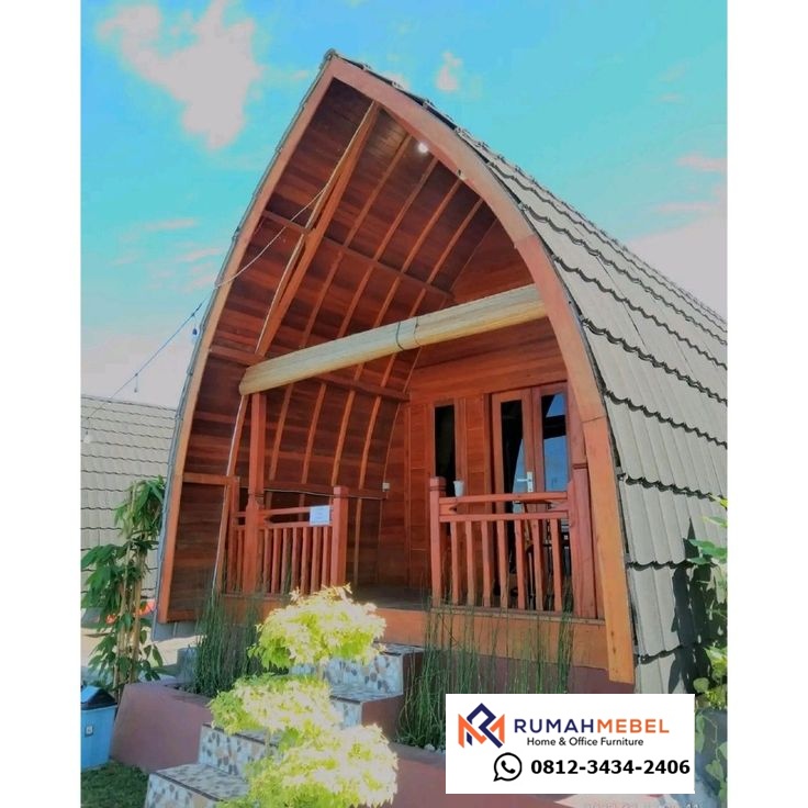 Villa Lumbung Kayu Jati Minimalis Modern – Desain Kabin Melengkung dengan Sentuhan Alam