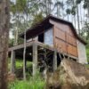 Rumah Panggung Kayu Minimalis Modern – Desain Elegan Tahan Cuaca untuk Hunian Alam