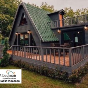 Villa Segitiga Hybrid Dua Lantai Minimalis – Desain Atap Hijau dengan Balkon Atas