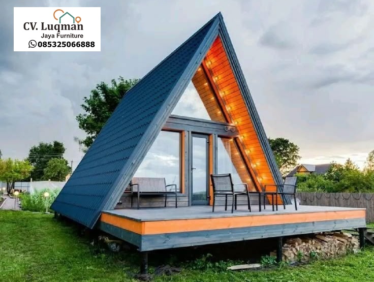 Rumah Modular Segitiga Kayu Kontemporer: Desain Ikonik yang Estetik