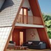 Kabin A-Frame Minimalis 2 Lantai dengan Balkon – Rumah Kayu Segitiga Modern untuk Villa dan Hunian Estetik