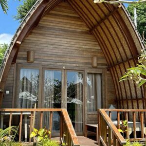 Bungalow Kayu Resort Style - Desain Estetik Atap Melengkung, Sempurna untuk Villa