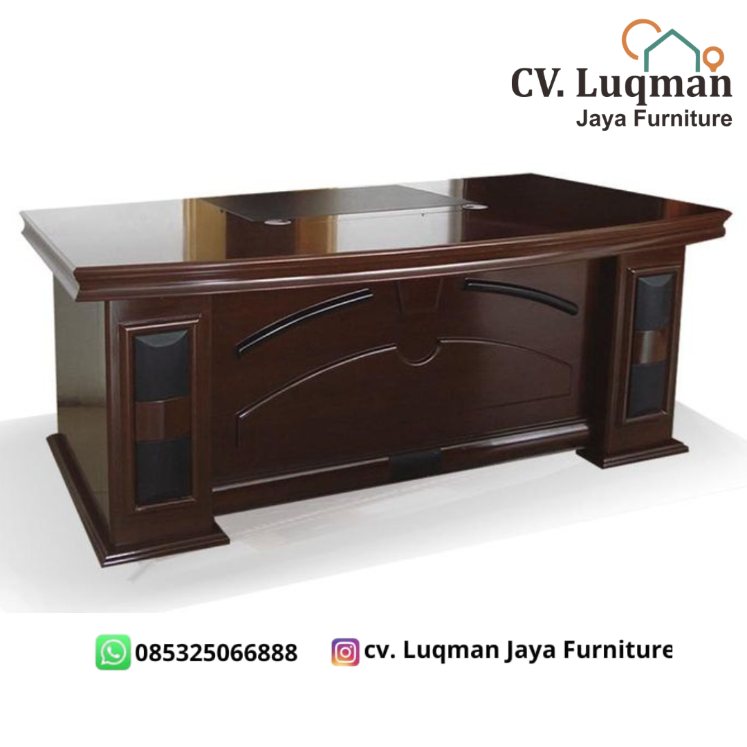 Meja Direktur Klasik Premium CV. Luqman Jaya Furniture, Pilihan Utama para Eksekutif Papan Atas