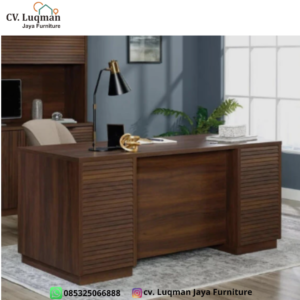Meja Kerja Eksekutif dari CV. Luqman Jaya Furniture.