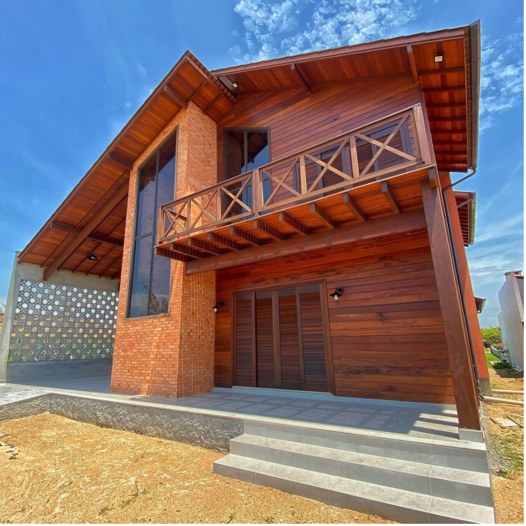 Rumah Kayu Jati Minimalis